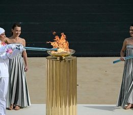 Olimpiyat Meşalesi Milano’da Alkışlar ve Protestolar Eşliğinde Karşılandı