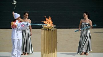 Olimpiyat Meşalesi Milano’da Alkışlar ve Protestolar Eşliğinde Karşılandı