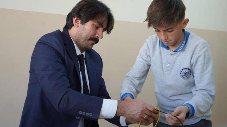 Paraşüt ipinden üretiliyor Liseli öğrenci önce öğrendi sonra arkadaşlarına öğretti