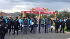 Sivasspor Taraftarları Kulüp Tesislerini Protesto Etti