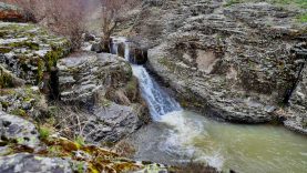 Ağrı Bekiran Şelalesi baharda güzelliğiyle mest ediyor