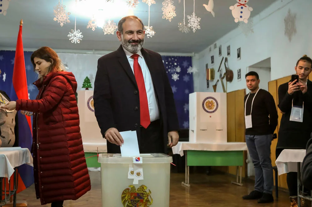 Ermenistan sandık başında: Gözler Paşinyan’ın anayasa çoğunluğunda